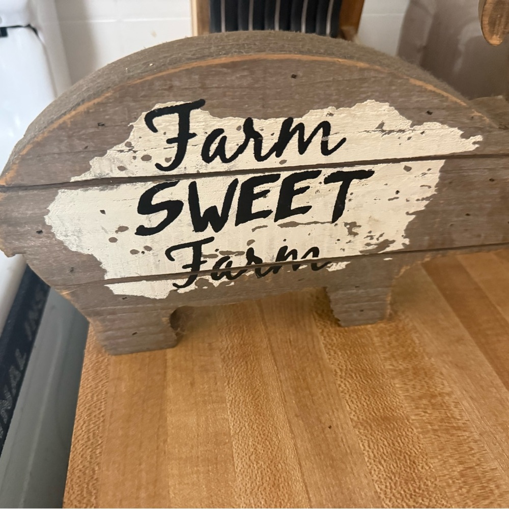 Farm Sweet Farm Wooden Decorative Sign - White & Brown